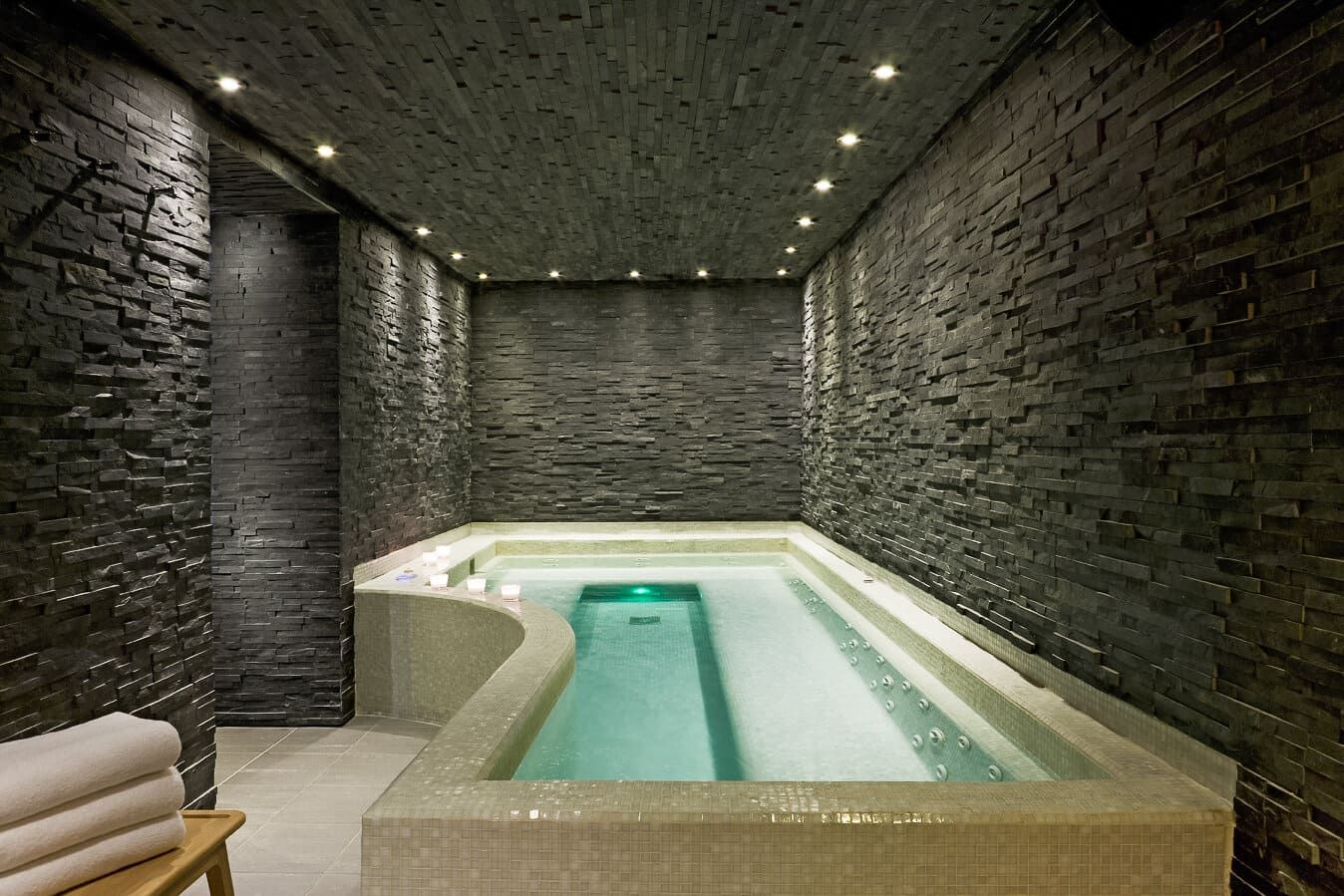 jacuzzi in the spa of the Faucigny hotel in chamonix