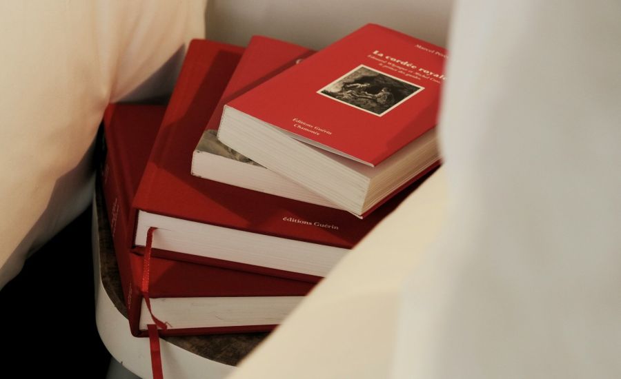 red books for a warm decoration chalet Whymper Chamonix
