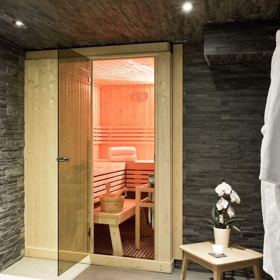 Sauna, jacuzzi, cabine de massage pour un moment de détente privé à l'hôtel Le Faucigny